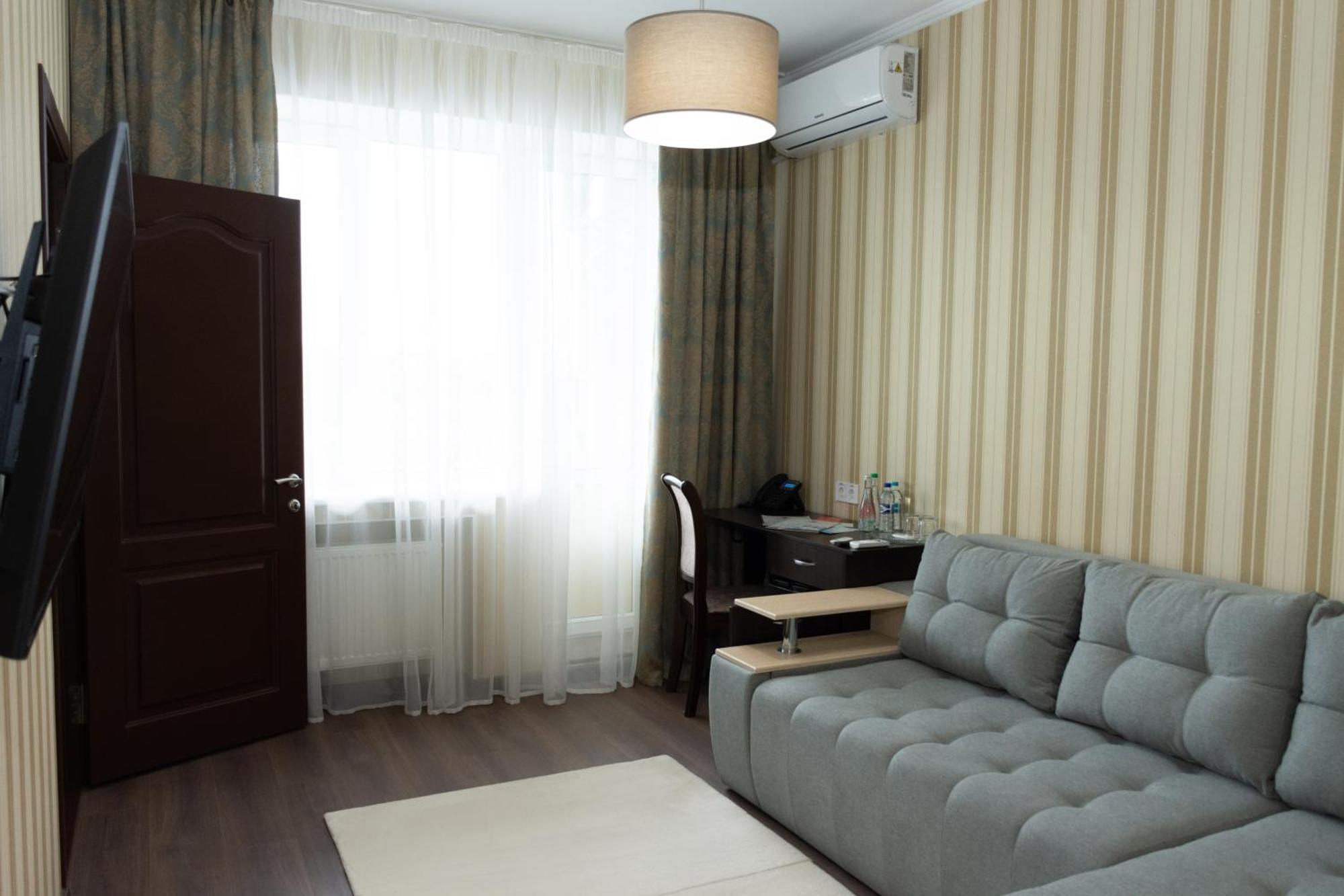 Kremin Hotel Krementschuk Exterior foto