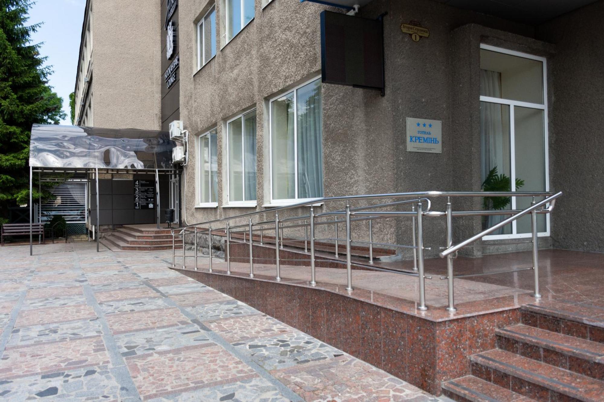Kremin Hotel Krementschuk Exterior foto