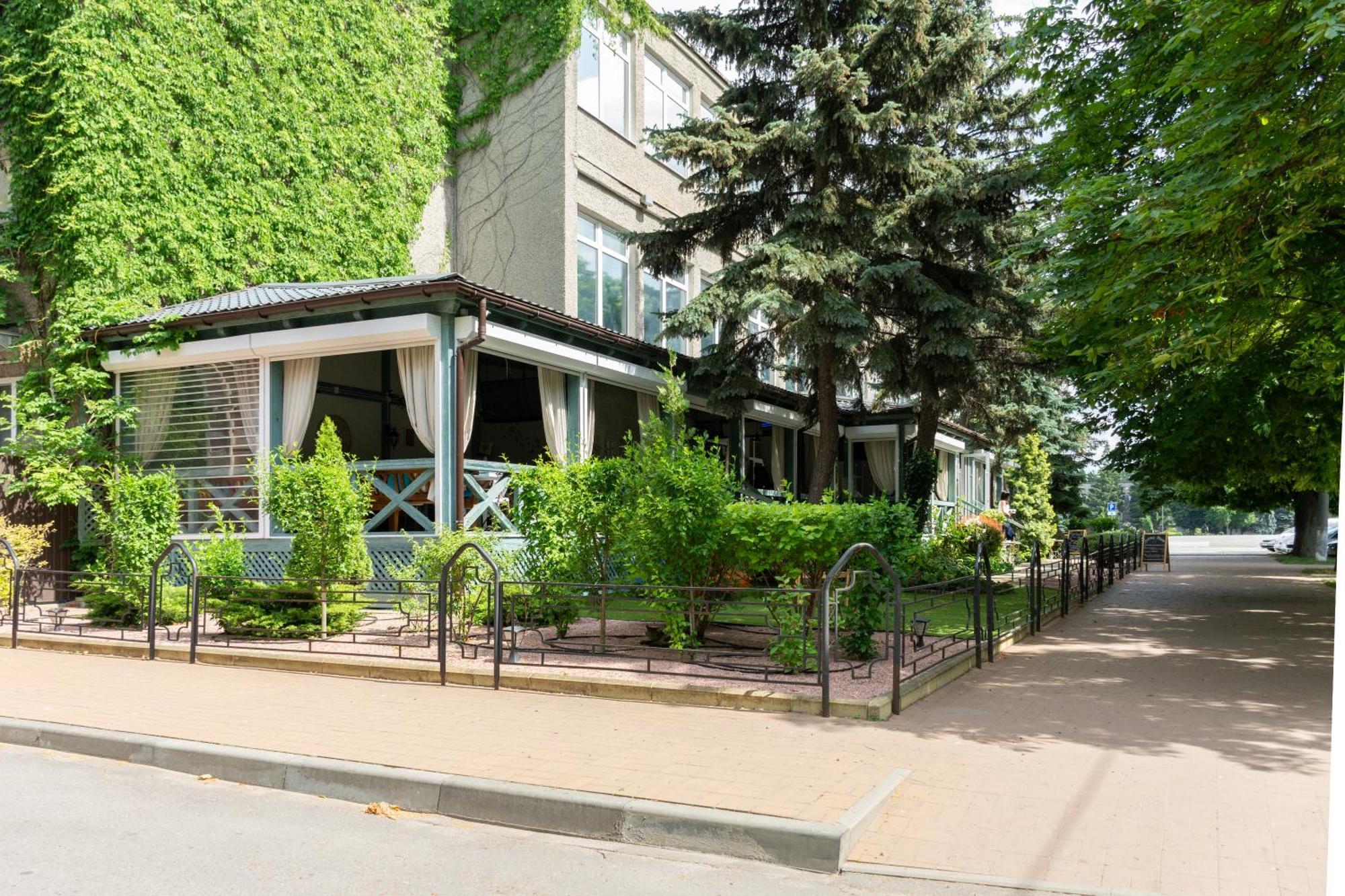 Kremin Hotel Krementschuk Exterior foto