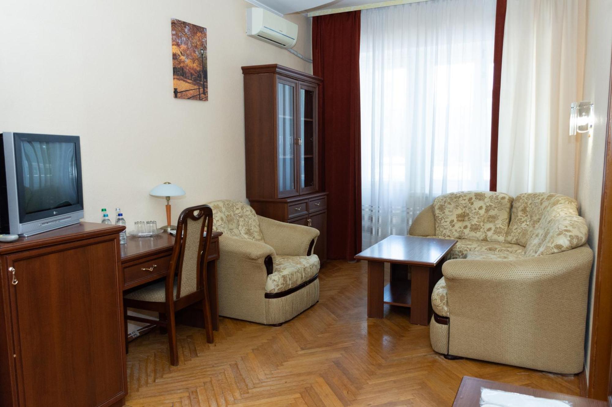 Kremin Hotel Krementschuk Exterior foto